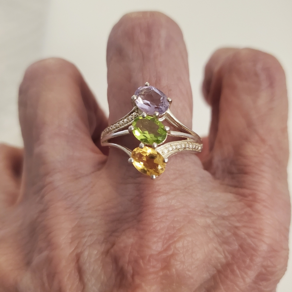 3 stone gemstone ring - Picture 2 of 6